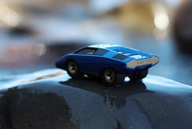 Samochód wyścigówka Playforever niebieski Leonessa UFO